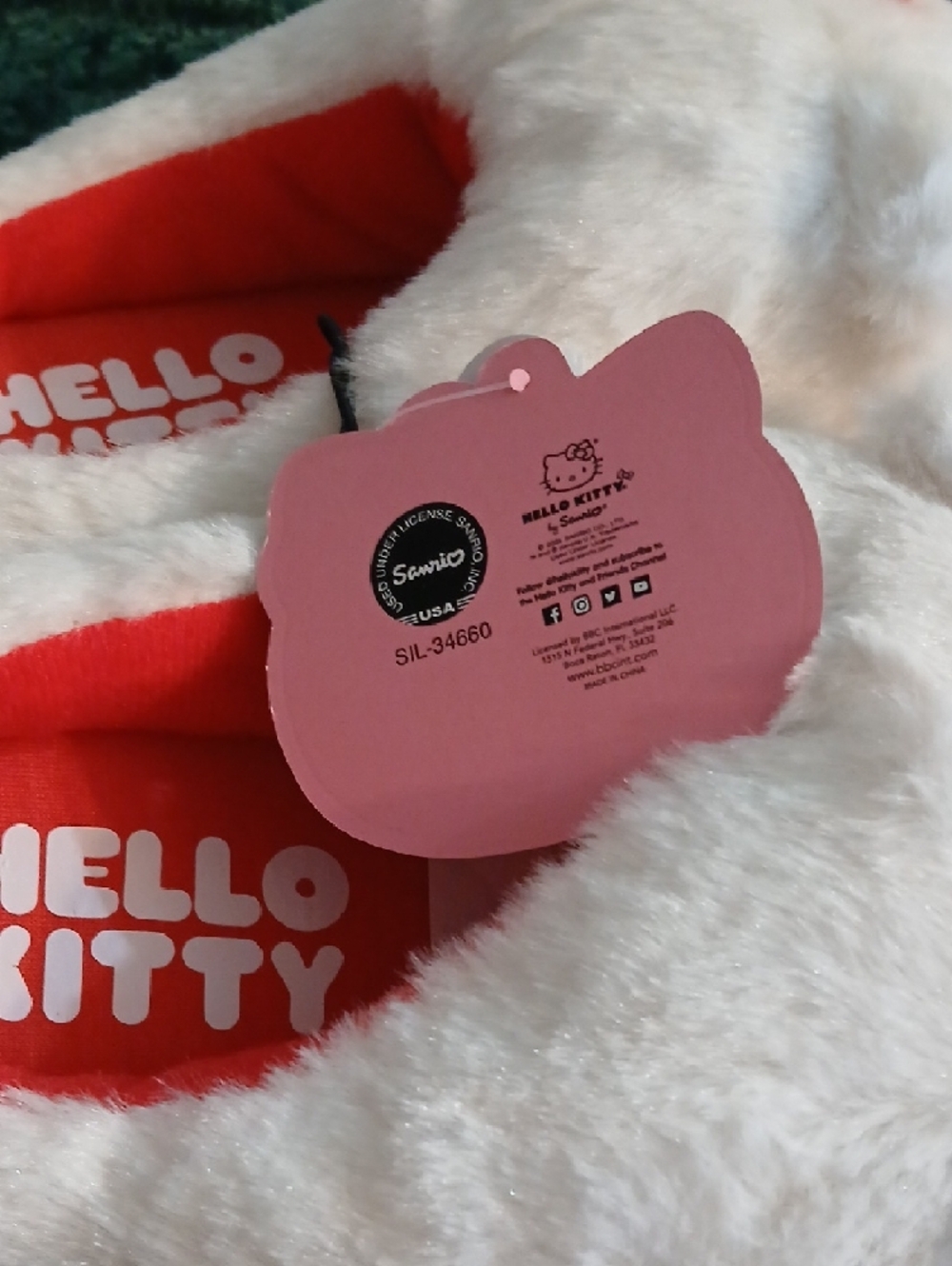 Hello Kitty White Plush Slipper with Red Bow Accent NEVER WORN - Picture 2 of 7